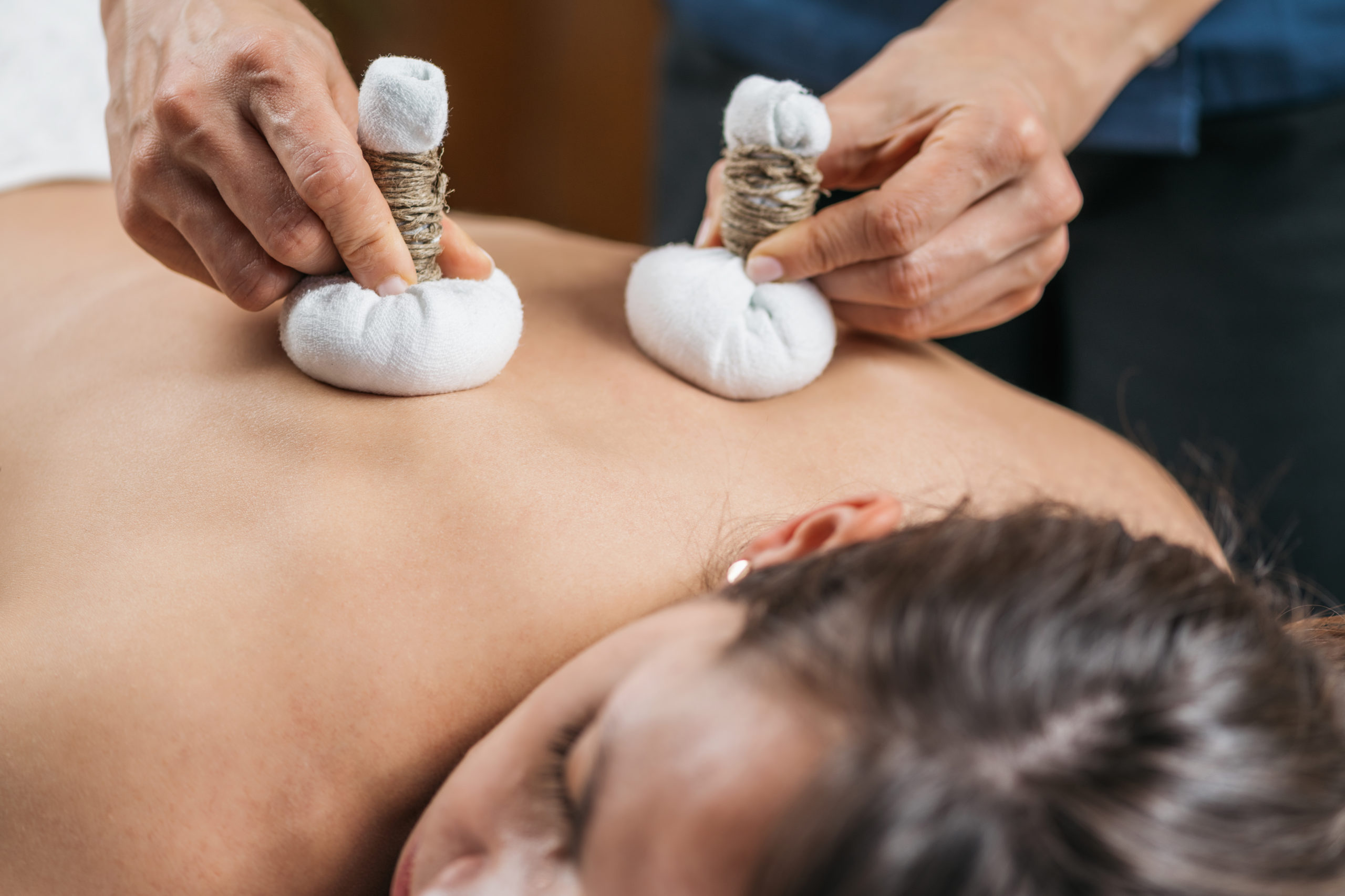 Kräuterstempelmassage